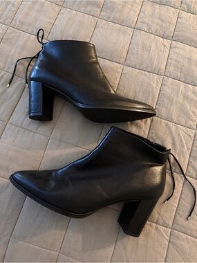 Stuart Weitzman Lofty Black Leather Pointed Toe Ankle Booties Size 6 Block Heel